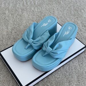 So Me Ladies Light Blue Platform Sandals, Size: 7, NWOT